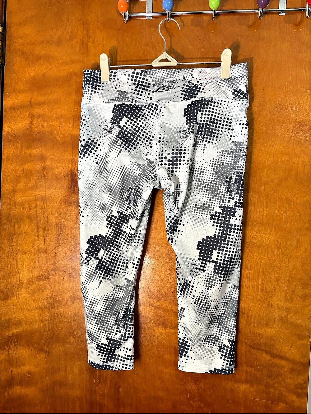 Pro Player Abstract Athletic Leggings in White & Black Size Small